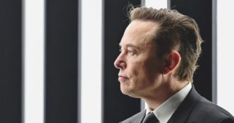 Copertina di Elon Musk prende tempo: “Mi dimetterò da Ceo di Twitter, ma devo prima trovare un sostituto”