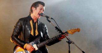 Copertina di Con gli Arctic Monkeys il successo corre veloce a bordo di “The Car”
