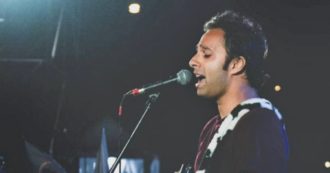 Copertina di Zappa, chitarra, tv e armi: gli ex onorevoli cercano lavoro