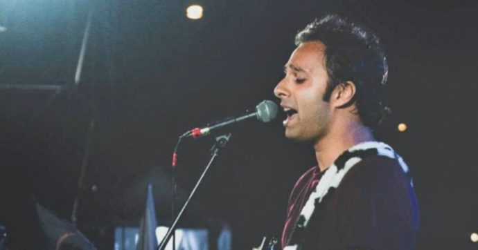 Zappa, chitarra, tv e armi: gli ex onorevoli cercano lavoro