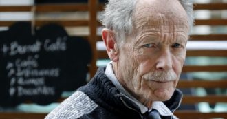 Copertina di Erri De Luca: “È schedario della gioventù. Qui iniziano a silenziare…”