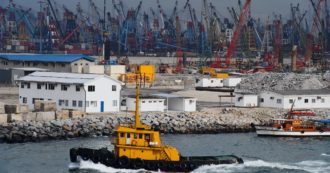 Copertina di Pesca a strascico illegale: ecco come viene saccheggiato il Mediterraneo con la complicità passiva dei governi nazionali e dell’Ue
