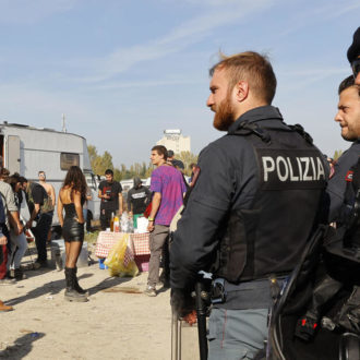 Copertina di “Anti-rave” o “anti-proteste”. Diluvio di critiche sul decreto: il Fatto di domani 2 novembre