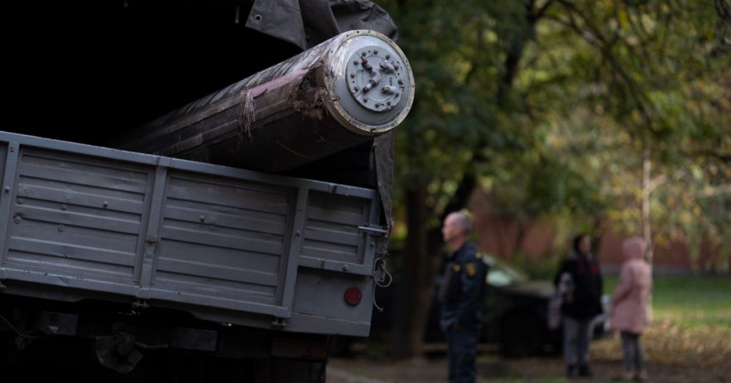 Ucraina, la diretta – Peskov: “Gb ha diretto attacco a Nord Stream. Risponderemo”. Razov: “Uomini dall’Italia a Kiev? Non lo escludo”