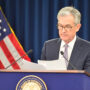 Copertina di La Fed non taglia i tassi come chiesto da Trump: “Incertezza aumentata, rischi di maggior disoccupazione e inflazione”