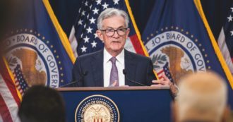 Copertina di Tassi su ed economia giù: la Fed vota più recessione