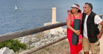 Copertina di Romina Power e il figlio Yari Carrisi raccontano il loro ‘yoga nel bosco’: “Osservo la società dei consumi sempre con distacco”. “Dobbiamo stare attenti alle scelte che facciamo”