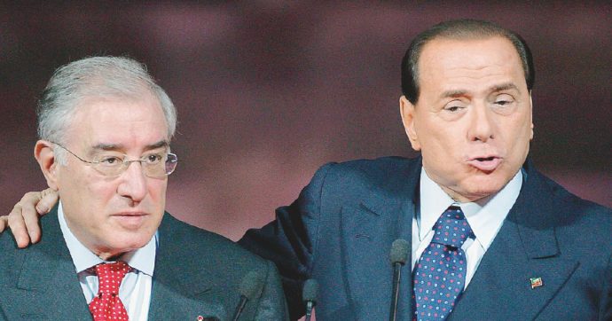 Copertina di Stragi del ’93, scomparse le carte dell’inchiesta su Berlusconi e Dell’Utri. Violato il plico spedito da Firenze a Roma, indagano i pm
