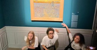 Copertina di Roma, la procura apre un fascicolo per il “blitz” contro il quadro di Van Gogh: le attiviste rischiano da due a cinque anni