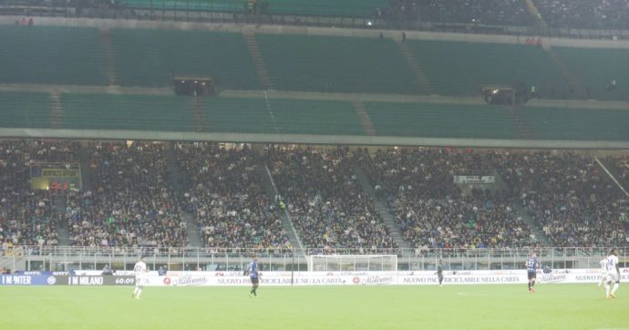 Curva Inter “silenziata” col Bologna: niente striscioni, megafoni, tamburi. Daspo per 4: avevano obbligato i tifosi a lasciare lo stadio