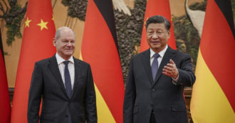 Copertina di Il cancelliere tedesco Scholz incontra a Pechino il leader cinese Xi Jinping per rinsaldare i legami economici tra i due paesi