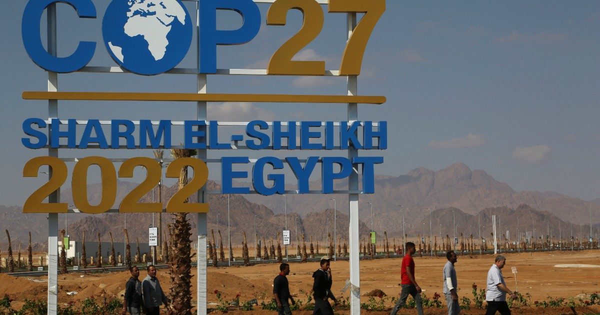 Clima, al via la Cop27 | Gli impegni di un anno fa traditi dai fatti: solo 24 Paesi su 193 hanno rivisto gli obiettivi sulle emissioni. E i sussidi fossili sono raddoppiati