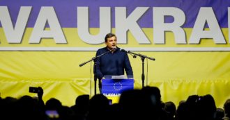 Copertina di Calenda marcia per le armi: quattro gatti e insulti al Fatto