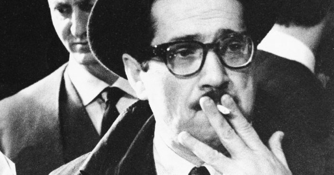 Copertina di Flaiano, il satiro triste tra letteratura e cinema: “Fellini mi ha rubato persino l’infanzia”