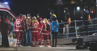 Migranti, gli sbarchi selettivi sono affidati a criteri scientifici e sanitari del tutto fallaci. Ecco perché