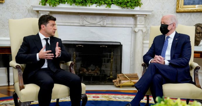 Biden a Kiev: contentino all’Ue fingendo di trattare