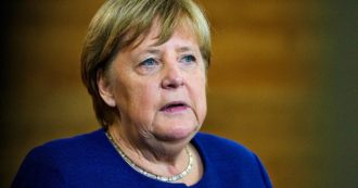Copertina di Angela Merkel, altro che austerity: il ministero la riprende per le spese troppe alte. Nel mirino i viaggi e il numero di collaboratori