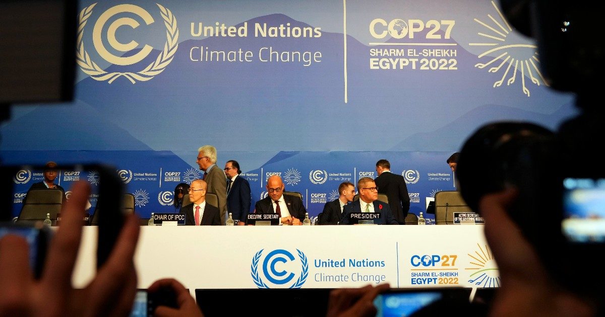 Clima, Onu al via della Cop27: “Tassare extraprofitti da fossili. Serve un patto tra Paesi ricchi e poveri”. Ma Usa-Uk in ritardo coi fondi promessi