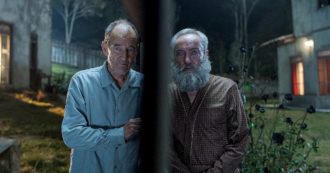 Copertina di Il mio vicino Adolf, macchina perfetta di suspense e umorismo sui generis