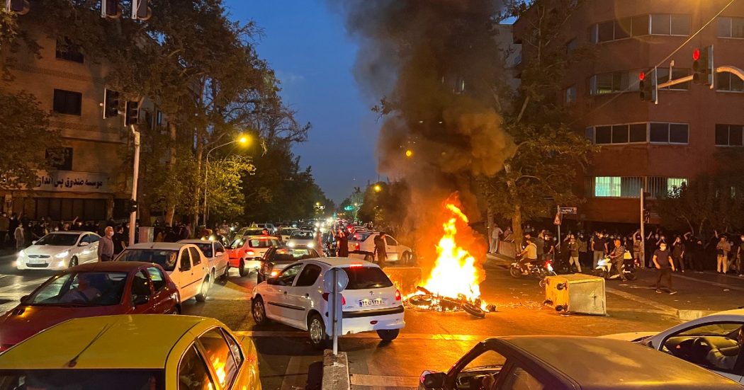 Media: “Appello dei parlamentari iraniani chiede la pena capitale per 15mila persone arrestate durante le proteste”