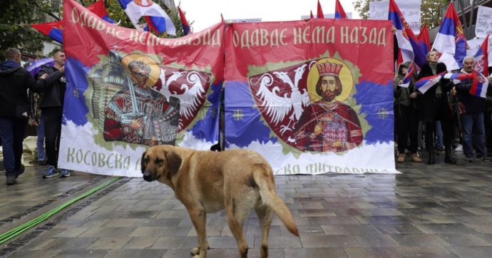 Kosovo, il pretesto delle targhe serbe riaccende la tensione interetnica. Ue: “Calmare la situazione”