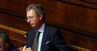 Copertina di Felice Casson: “Abolire la norma serve solo a tutelare la casta: pure Nordio sbagliava”