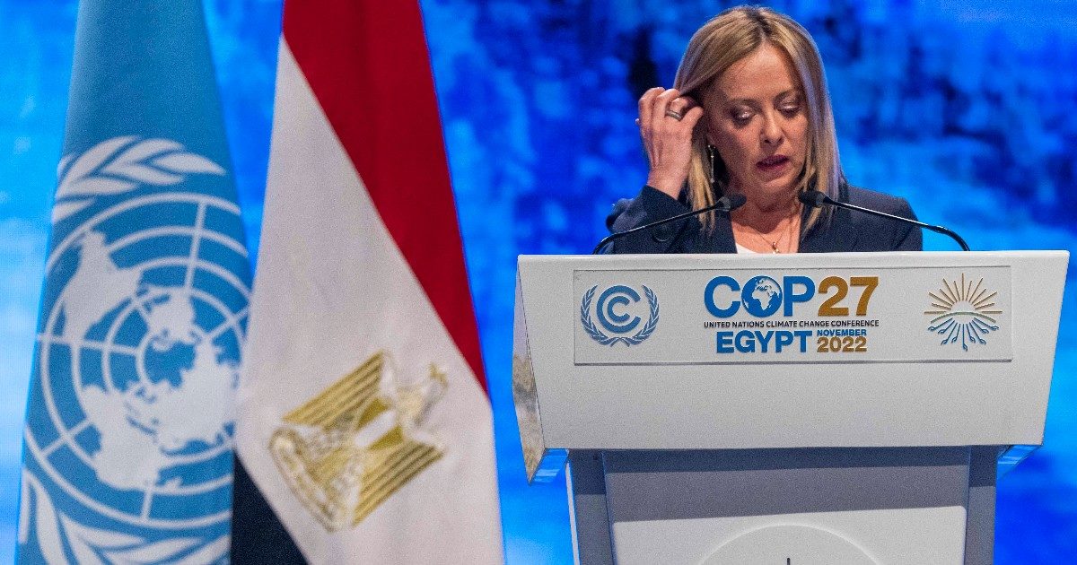 Le promesse mancate di Meloni alle conferenze sul clima: annunci spot, ma poi gli impegni economici restano disattesi