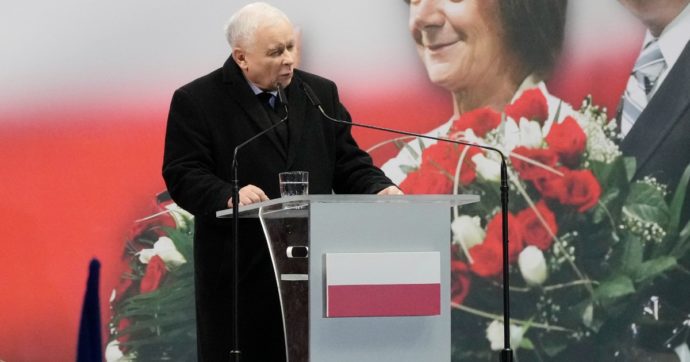 “Le donne non fanno più figli perché bevono”: la frase shock del leader polacco Kaczyński