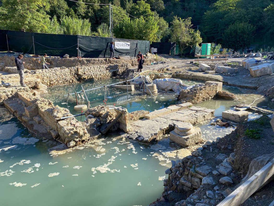 L’area degli scavi con le piscine, San Casciano dei Bagni, 8 novembre 2022. ANSA/ JACOPO TABOLLI ++HO – NO SALES EDITORIAL USE ONLY++