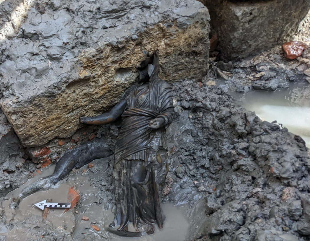 Stratigrafia di statue, in occasione della scoperta di un deposito votivo negli scavi di San Casciano dei Bagni, 8 novembre 2022. ANSA/ JACOPO TABOLLI  ++HO – NO SALES EDITORIAL USE ONLY++