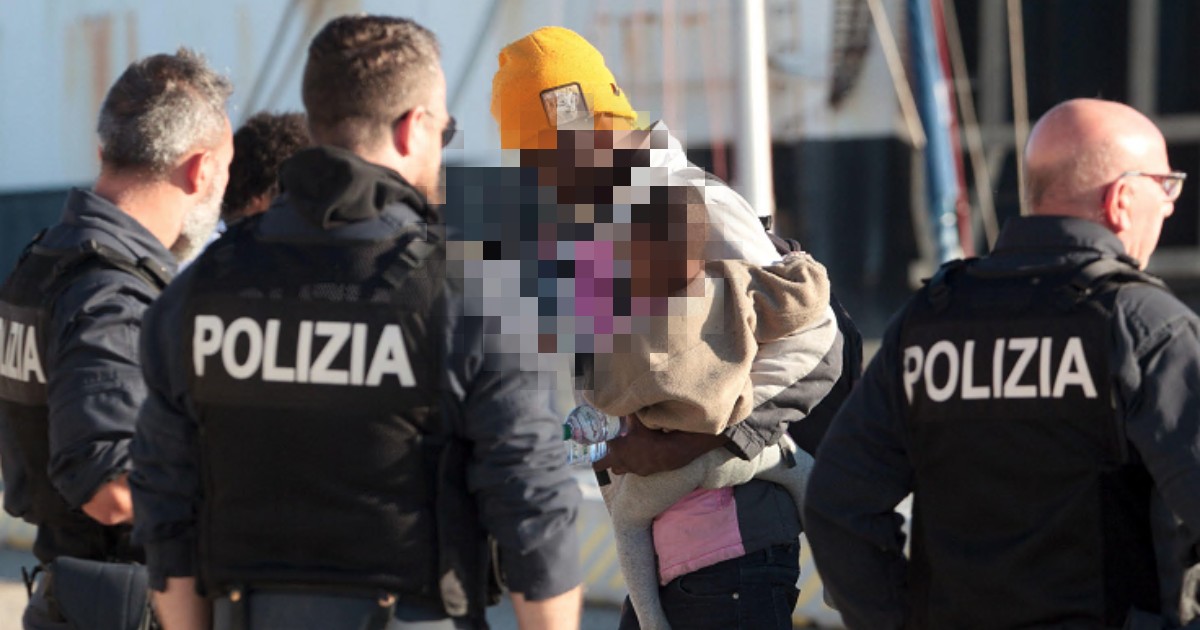 Migranter, live – 211 Geo Parents landade i Catania ombord på …