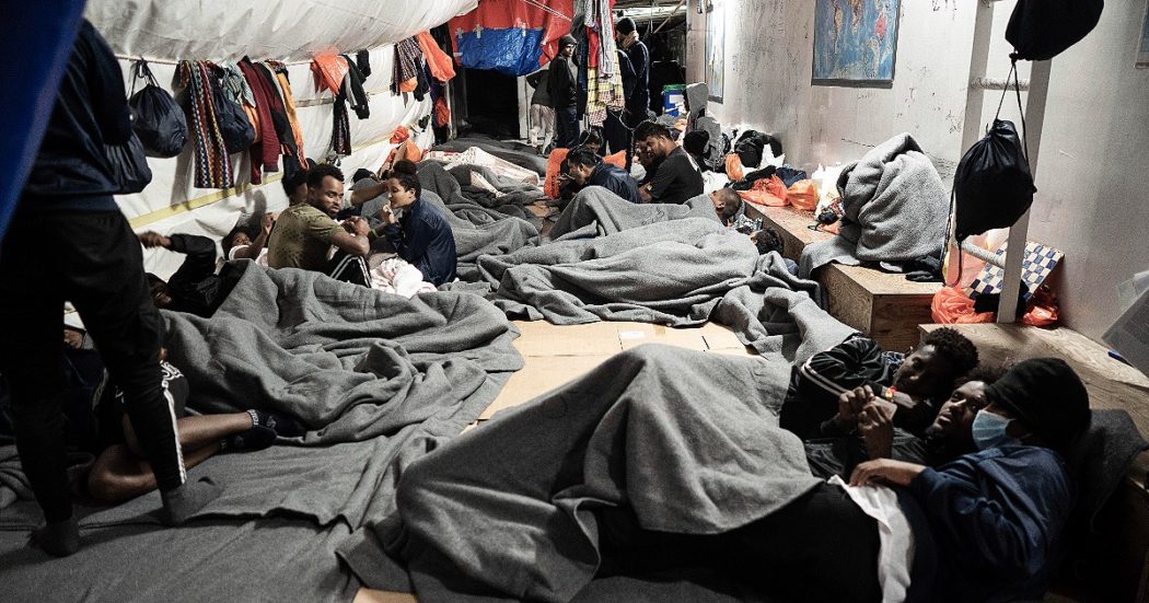 Migranti – La diretta, la Francia apre il porto di Marsiglia all’Ocean Viking. “Scenderanno tutti, nessuna selezione”