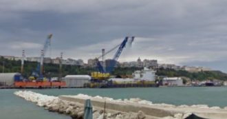Copertina di Operaio 41enne morto sul lavoro al porto di Ortona: colpito alla testa dal carico caduto da una gru. Aperta inchiesta