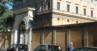 Copertina di Fascismo, Sgarbi mi risponde e aggiunge una terza castroneria. Ecco come stanno le cose [di Enzo Marzo]