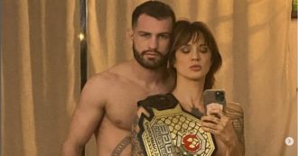 Copertina di Asia Argento nuda con il nuovo fidanzato: chi è Michele Martignoni, campione del mondo di MMA di 20 anni più piccolo
