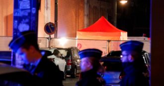 Copertina di Bruxelles, poliziotto ucciso a coltellate. Testimoni: “Aggressore ha urlato Allah Akbar”. Indaga l’antiterrorismo