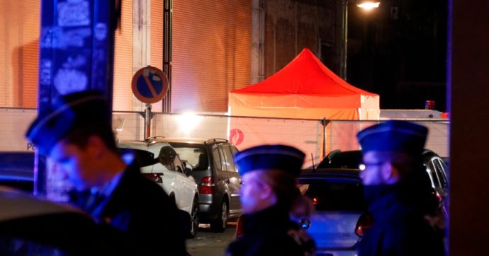Bruxelles, poliziotto ucciso a coltellate. Testimoni: “Aggressore ha urlato Allah Akbar”. Indaga l’antiterrorismo