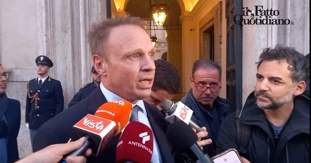 Migranti, Lollobrigida: “Pronti ad accogliere rifugiati, il problema sono gli irregolari”. Ma prima della domanda d’asilo la distinzione è impossibile