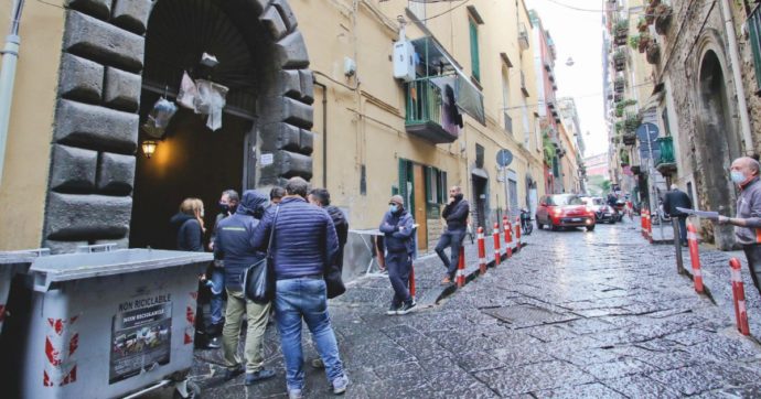 Napoli, posti sigilli a case del Comune gestite dai clan