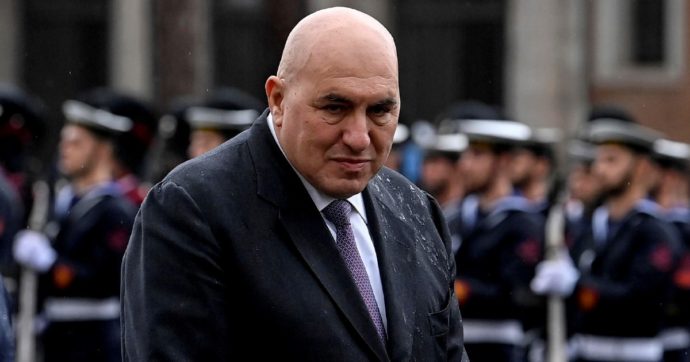 Guerra in Ucraina, il ministro Crosetto ha presentato al Copasir il nuovo decreto per l’invio di armi a Kiev