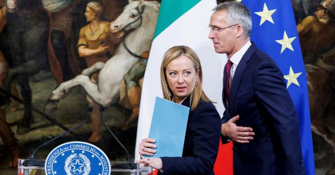 Meloni è l’alleata più fedele della Nato (che batte cassa)