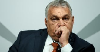 Copertina di Orban allo stadio con la sciarpa della ‘Grande Ungheria’. Kiev convoca l’ambasciatore. Ecco perché è scoppiato un caso diplomatico