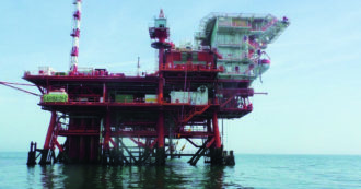 Copertina di Eni, nuova scoperta di gas: maxi giacimento in Egitto, vale 56 miliardi di metri cubi