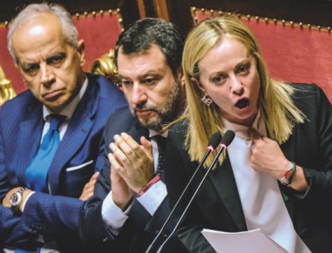 Macron-Meloni, incontro in bilico Il governo: confiscare le navi ong