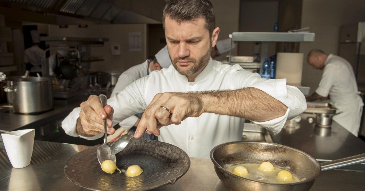 Enrico Bartolini, lo chef 3 Stelle Michelin da record rivela: “Il mio guru è un amico dietologo di Piacenza”