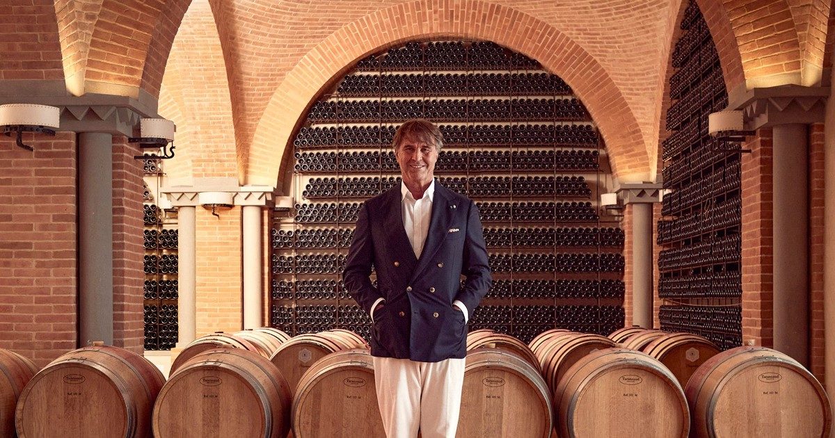 Brunello Cucinelli presenta il suo vino “Castello di Solomeo”: “Nasce dalla nostra terra e da un lavoro di grande attenzione e passione”