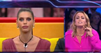 Copertina di Grande Fratello Vip, Sonia Bruganelli zittisce Antonella Fiordelisi: “Non osare paragonarti a me, non sei al mio livello. Te lo dico anche in inglese”