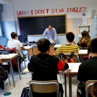 Copertina di Scuola, prof aggrediti: le colpe dei genitori cadono sui figli