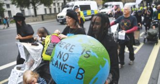 Copertina di Extinction Rebellion, il Tar Lazio conferma l’allontanamento da Roma di una attivista per aver partecipato ad un sit-in