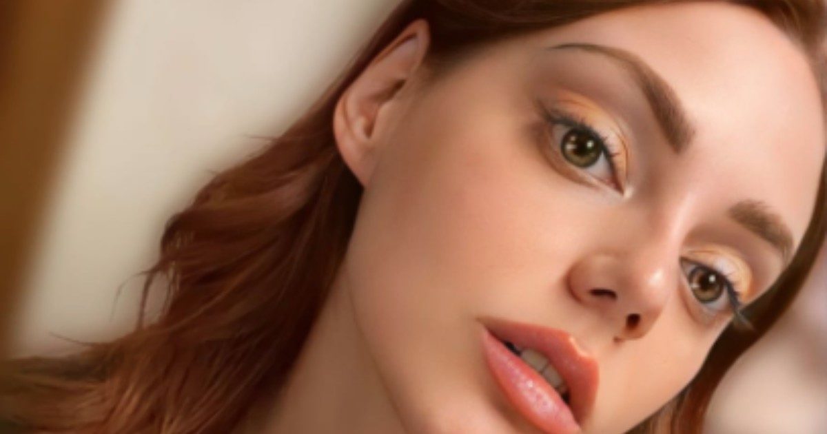 Onlyfans, “molti clienti credono di parlare davvero con le ragazze. Non è così”: chi c’è dietro ai profili delle star della piattaforma? La versione di Martina Mencucci